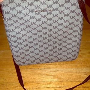 Michael Kors Jet Set Travel Messenger Bag